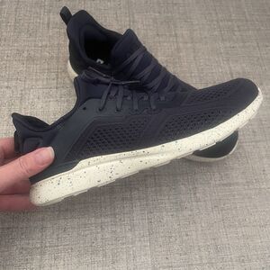 APL Techloom Tracer Sneakers Men’s Size 7 Women’s Size 8.5 Navy Blue Speckle NEW